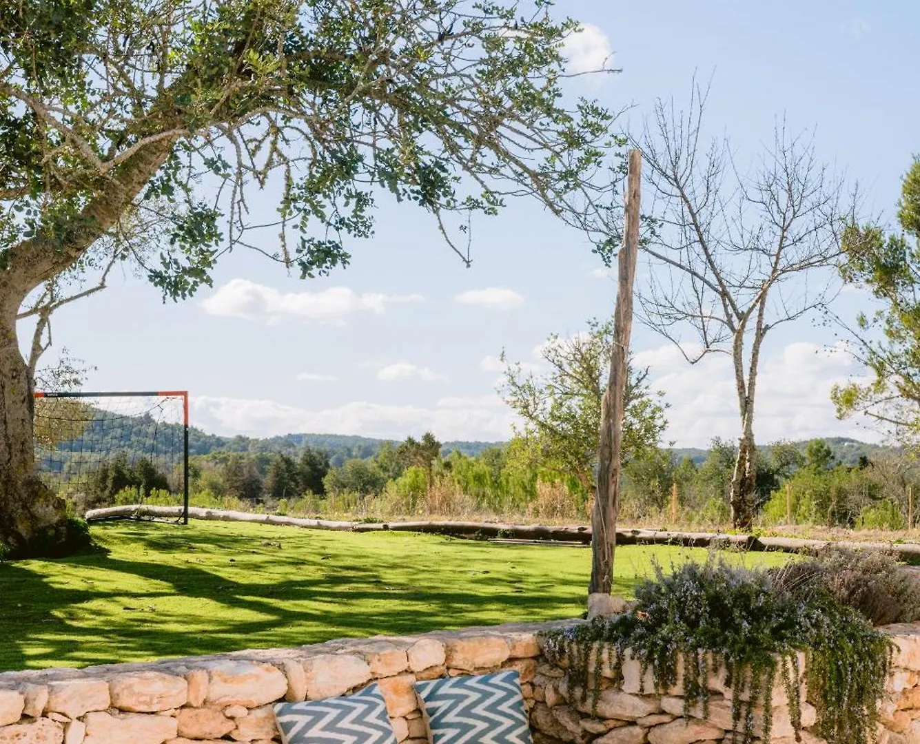 Villa Es Pujolet Renovada 100 Porcien Un Refugio De Paz En El Corazon De Ibiza Piscina Ac Diseno Tranquilidad El Verdadero Ibiza Sant Joan De Labritja
